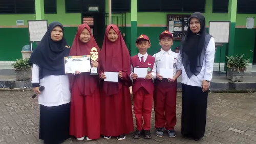 Siswi MIN Maros Raih Juara 2 Lomba Hafalan Juz 30 Al Hikmah Event Ke-8